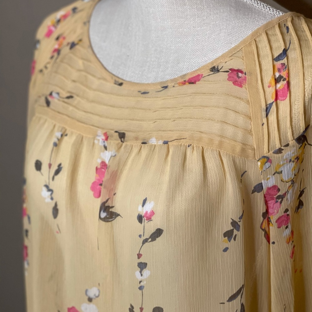 Lauren Conrad Sheer 3/4 sleeve floral top